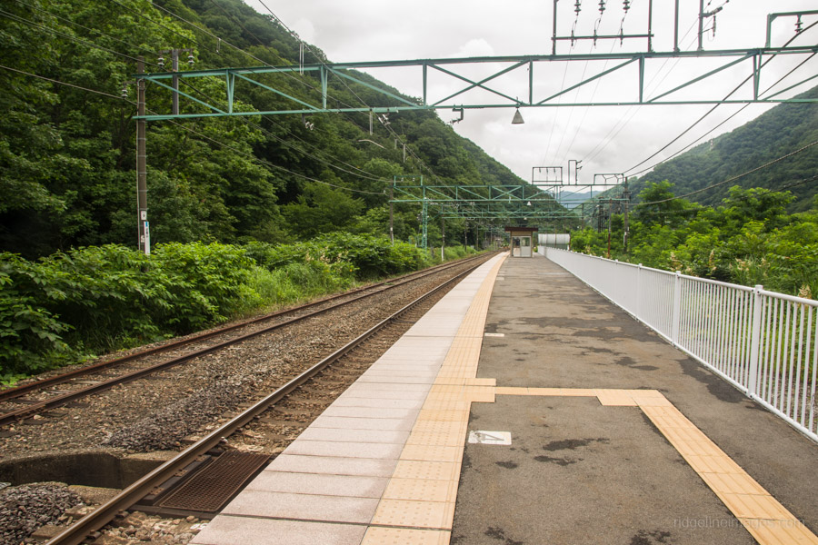 Doai Station ground level platform