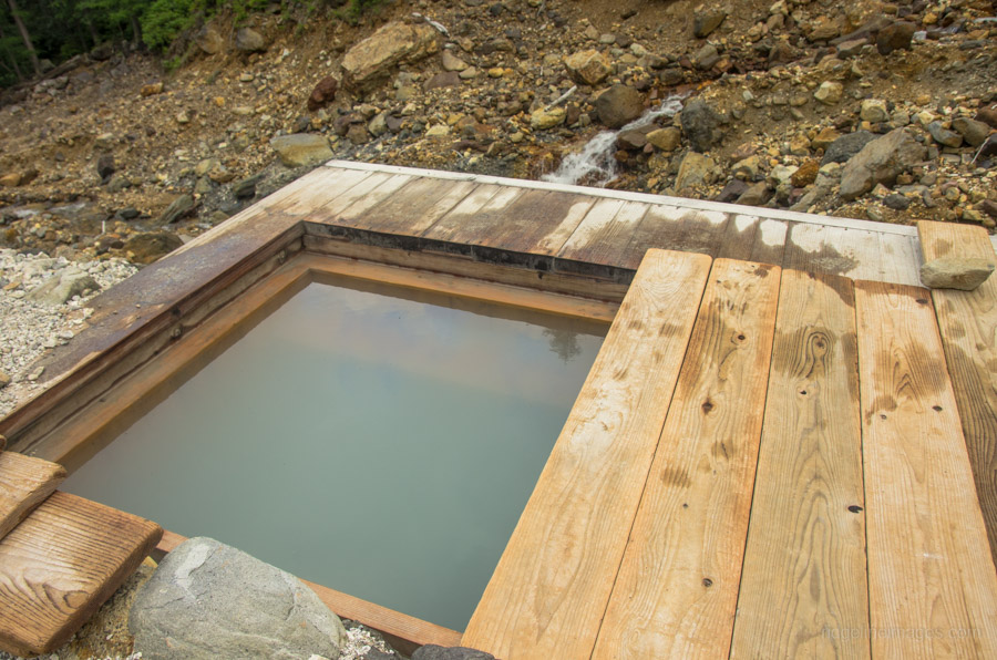 Wooden planks to retain heat